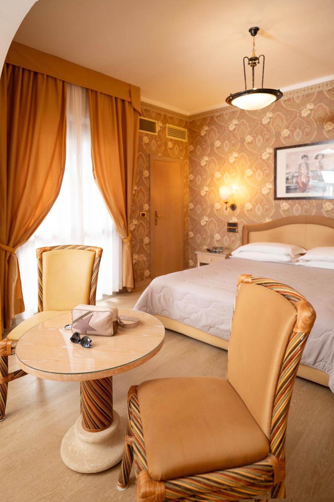 Hotel Promenade Montesilvano Marina Buitenkant foto